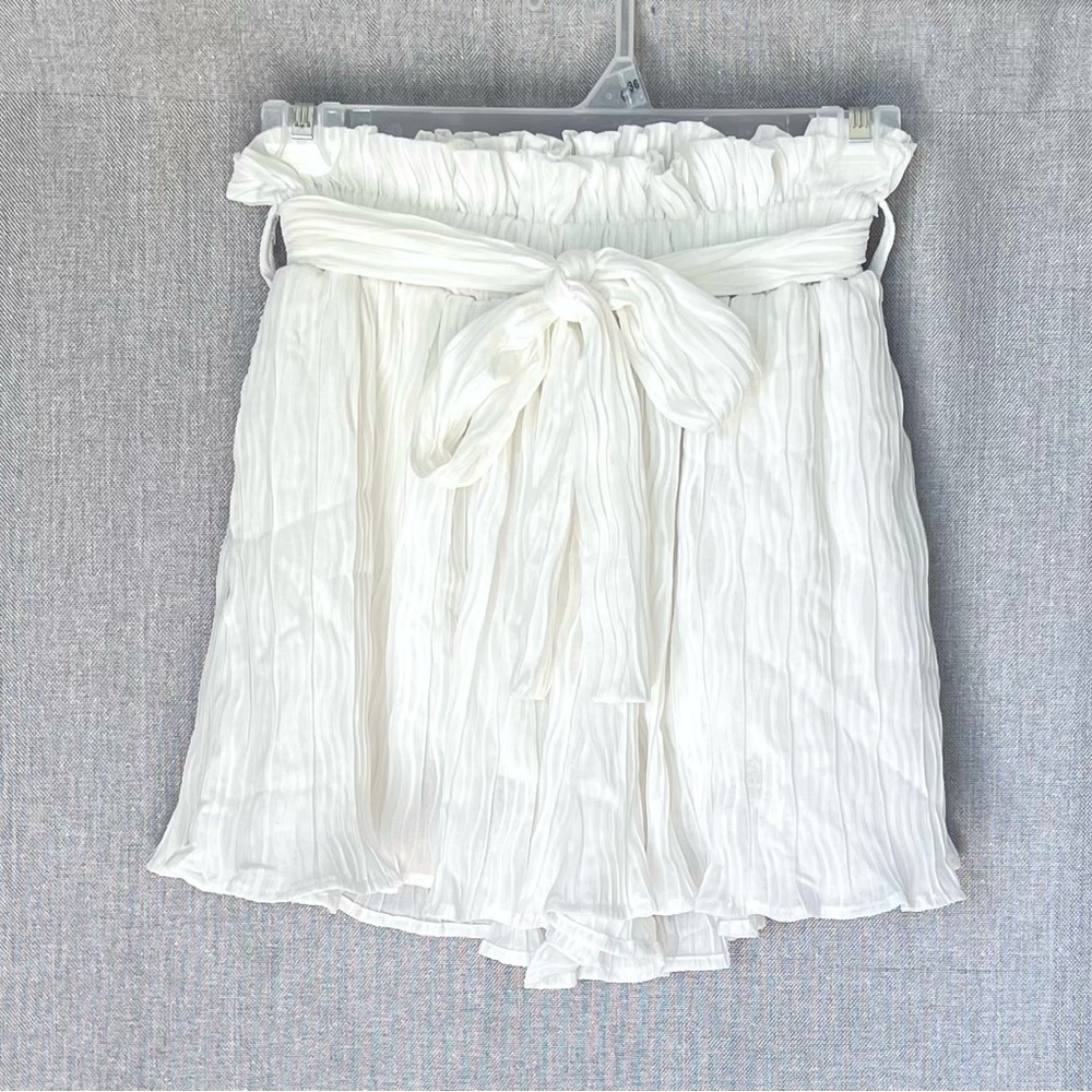 NWOT Pink Lily White Ruffle Bow Tie Shorts Size S